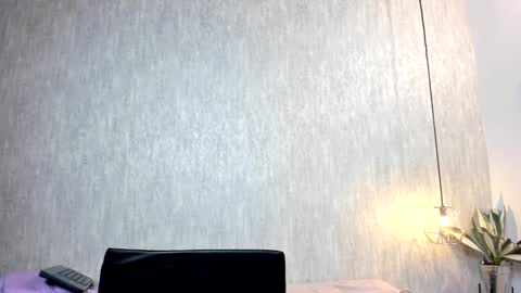 isabella zc online show from January 24, 2025, 6:04 pm