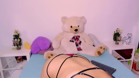 Snapshot of isabellaacruz chatting on January 2, 2025, 11:27 pm ISABELLA  online show from January 2, 2025, 11:27 pm