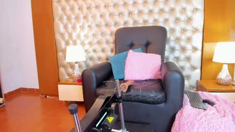 Snapshot of isabellaalux_ chatting on July 8, 2026, 8:57 pm isabellaalux_ online show from July 8, 2026, 8:57 pm