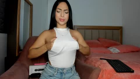Snapshot of isabellabeker_ chatting on April 22, 2026, 7:26 pm ISABEL online show from April 22, 2026, 7:26 pm