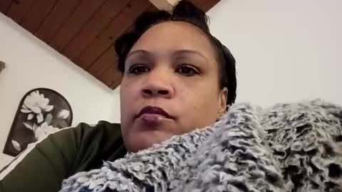 Isabella online show from March 17, 2026, 2:16 am