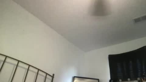 isabellaelizabeth online show from April 18, 2026, 7:07 pm