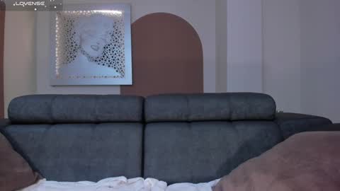 Isa Hill  online show from December 24, 2024, 9:44 pm