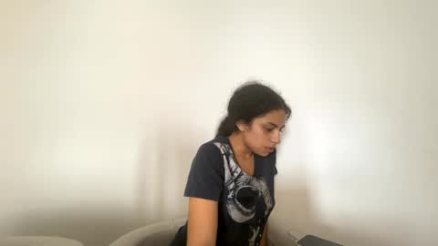 Isabella.. back again  online show from September 22, 2025, 5:26 pm