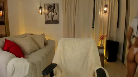 Snapshot of isabellalux_ chatting on May 14, 2026, 3:52 pm ISABELLA online show from May 14, 2026, 3:52 pm