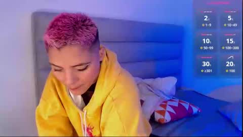 Isabella Mout  online show from September 27, 2025, 1:27 pm