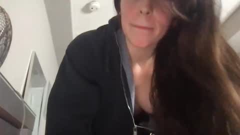 isabellaroseee online show from December 16, 2025, 8:41 am