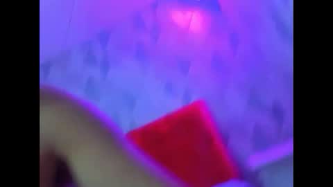 Isabella online show from November 14, 2025, 5:28 am