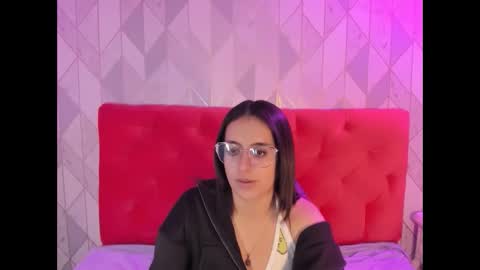 Isabella online show from December 2, 2025, 5:35 am