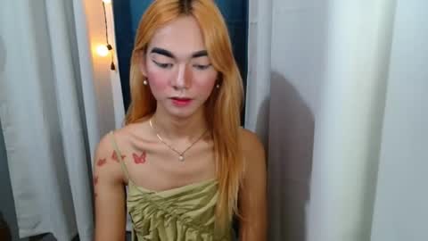 isabellatx online show from April 12, 2026, 4:23 pm