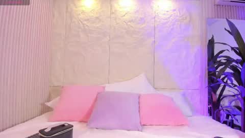 Isa  online show from September 21, 2025, 4:25 am