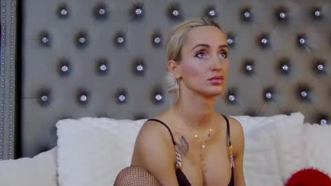 IsabelleEthan online show from February 17, 2025, 2:31 am