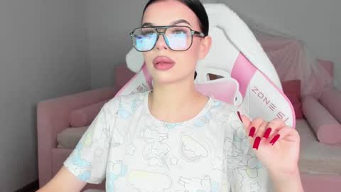 isabellevale online show from October 15, 2025, 6:08 pm