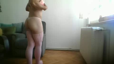 isabellla20 online show from June 26, 2026, 1:26 pm