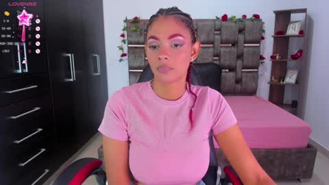 Snapshot of isabelreyes_ chatting on December 4, 2024, 8:51 pm Hi mi name is Isabel online show from December 4, 2024, 8:51 pm