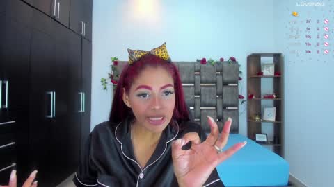 Snapshot of isabelreyes_ chatting on January 15, 2025, 4:04 am Hi mi name is Isabel online show from January 15, 2025, 4:04 am