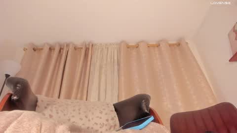Snapshot of isabelsexysmile_ chatting on April 29, 2026, 11:11 pm Isabel M online show from April 29, 2026, 11:11 pm