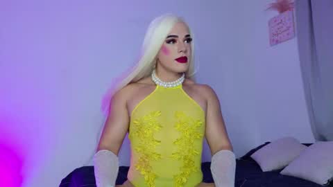 Snapshot of isahilton1 chatting on October 17, 2025, 3:03 pm Isabella Hilton online show from October 17, 2025, 3:03 pm