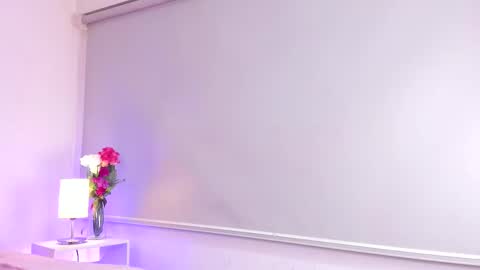 isameow online show from October 24, 2025, 1:13 am