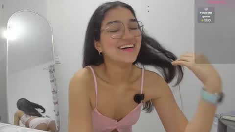 Isa Suarez online show from April 21, 2026, 7:06 pm