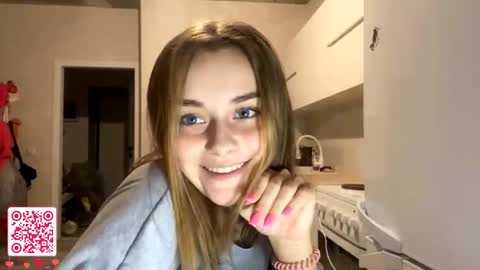 Snapshot of isauratorkelson chatting on November 23, 2025, 8:08 pm Issa online show from November 23, 2025, 8:08 pm