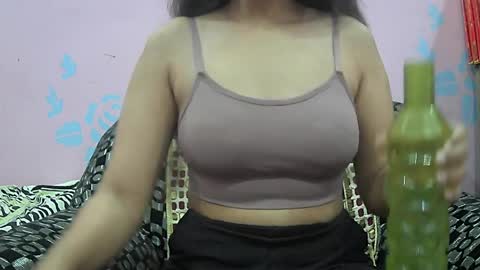 ishika_singh_ online show from April 5, 2026, 1:14 am