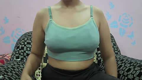Snapshot of ishika_singh_ chatting on April 24, 2026, 1:30 am ishika_singh_ online show from April 24, 2026, 1:30 am