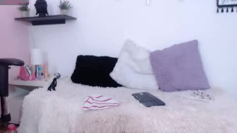 isis_stark online show from September 20, 2025, 7:15 pm