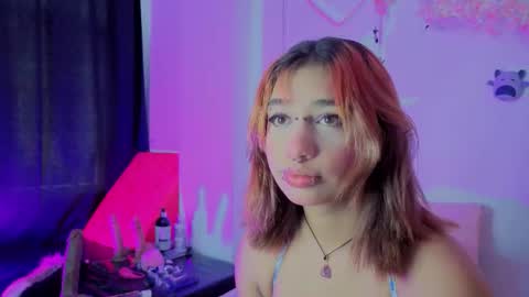 Isisjones18 online show from October 14, 2025, 6:42 pm