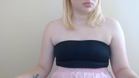 Snapshot of isla00 chatting on July 18, 2026, 6:39 am Isla online show from July 18, 2026, 6:39 am