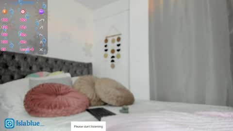 Snapshot of islaa_bluee chatting on June 22, 2026, 12:02 am Isla Blue online show from June 22, 2026, 12:02 am