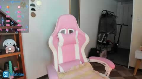 Snapshot of islaa_bluee chatting on July 13, 2026, 1:52 am Isla Blue online show from July 13, 2026, 1:52 am