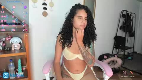 Snapshot of islaa_bluee chatting on July 21, 2026, 11:51 pm Isla Blue online show from July 21, 2026, 11:51 pm