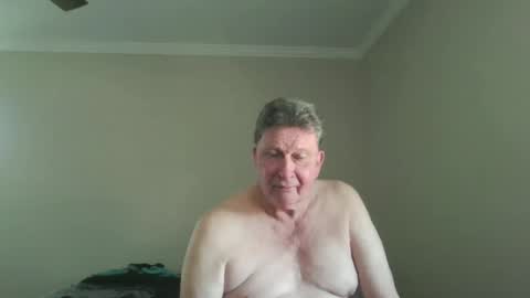 island625103 online show from October 21, 2025, 7:47 pm