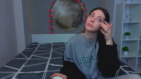 Emilia online show from February 25, 2026, 7:18 am