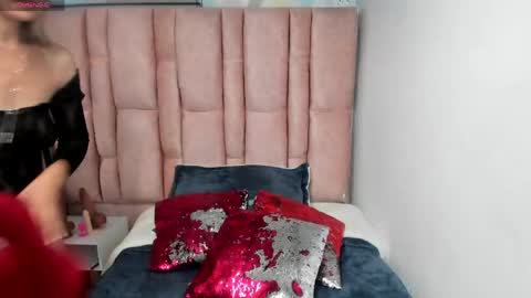 Snapshot of issa_milf__ chatting on May 4, 2026, 1:40 pm ISSA MILF online show from May 4, 2026, 1:40 pm