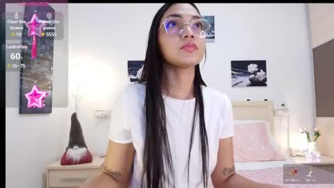 issa ruiz07 online show from December 13, 2024, 1:44 pm