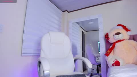 Isa  online show from December 27, 2024, 8:02 am