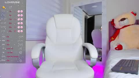 Isa  online show from February 13, 2025, 8:27 am