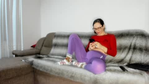 Issabelle online show from February 8, 2025, 11:01 am