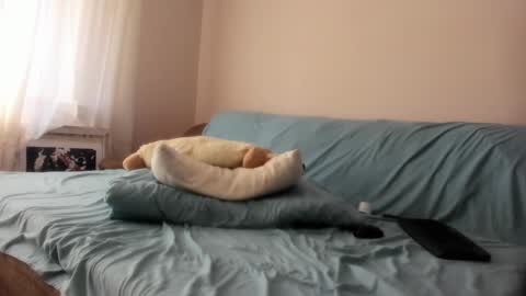 Issabelle online show from March 9, 2025, 8:51 am