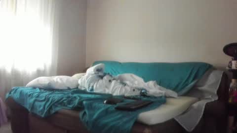 Issabelle online show from October 5, 2025, 7:07 am