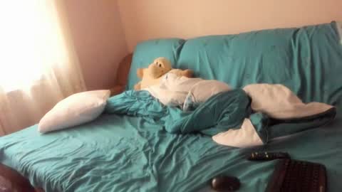 Issabelle online show from January 8, 2026, 7:43 am