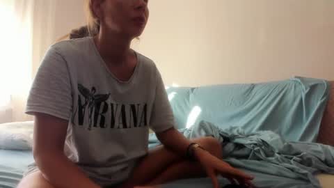 Snapshot of issabelle_69 chatting on July 6, 2026, 4:42 am Issabelle online show from July 6, 2026, 4:42 am