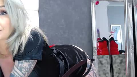 IssaSmyth online show from March 9, 2026, 4:33 pm