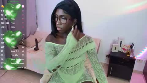 Iseey online show from April 21, 2026, 1:53 am