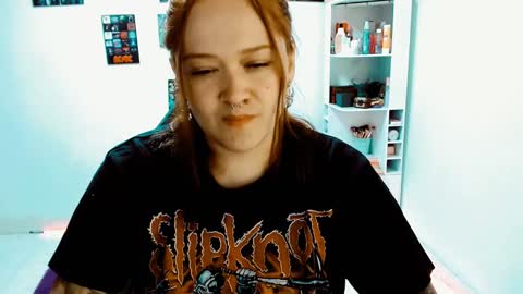 Snapshot of issis_demon chatting on December 28, 2024, 4:08 am Yiz online show from December 28, 2024, 4:08 am