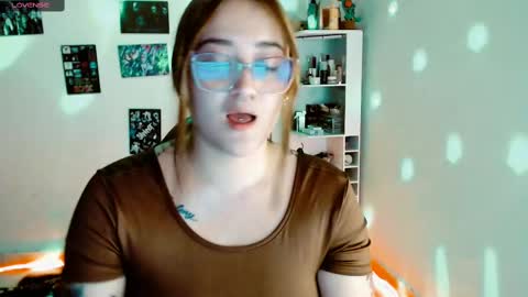 Snapshot of issis_demon chatting on February 16, 2025, 4:20 am Yiz online show from February 16, 2025, 4:20 am