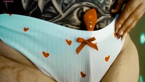 Snapshot of issis_demon chatting on February 16, 2025, 7:26 am Yiz online show from February 16, 2025, 7:26 am