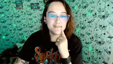 Yiz online show from March 16, 2026, 5:44 am